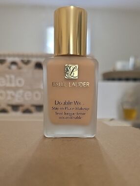 Estee Lauder Double Wear Liquid Foundation - Beige Bottle with Gold Cap